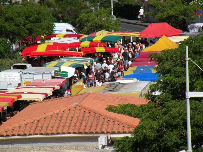  parasols des commerçants du marché